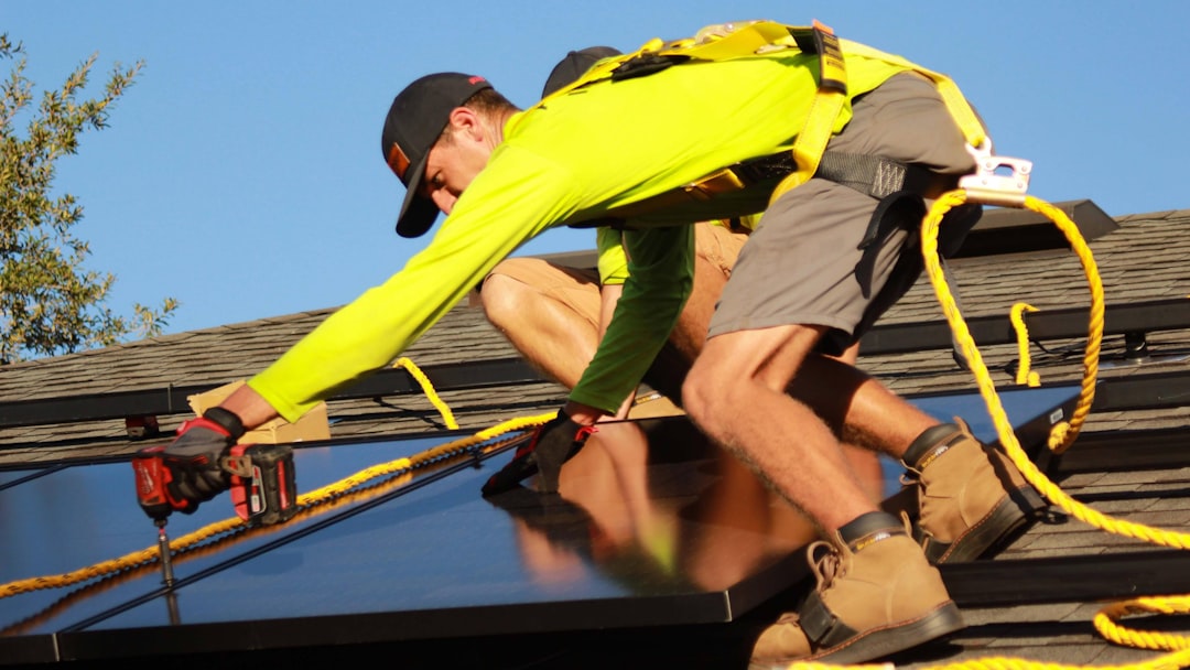 who-we-are a-man-on-a-ladder-v5d265dtfsa