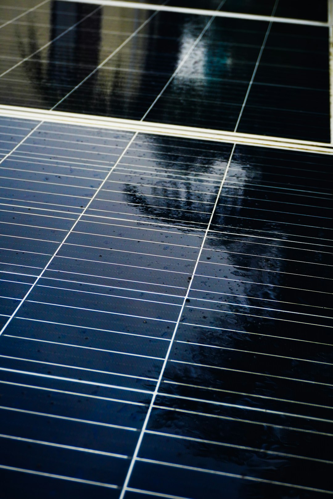 services-03 close-up-of-wet-solar-panels-reflecting-sky-3dasv99pvry